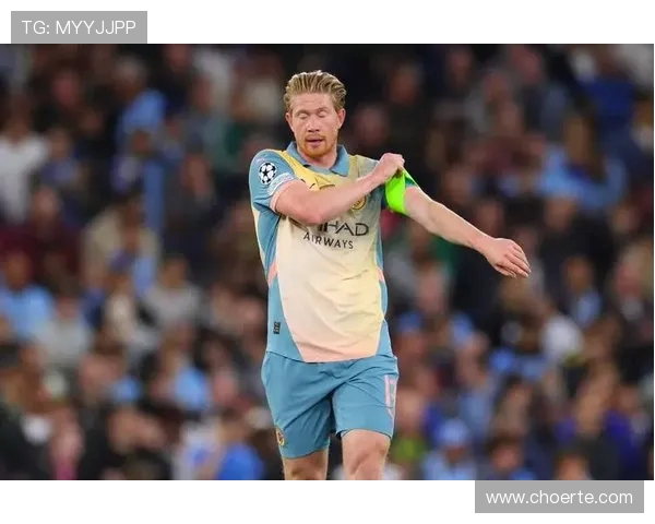 德布劳内伤势严重需至少缺阵三到四个月 面临手术与保守治疗选择 德布劳内伤势严重需至少缺阵三到四个月 面临手术与保守治疗选择